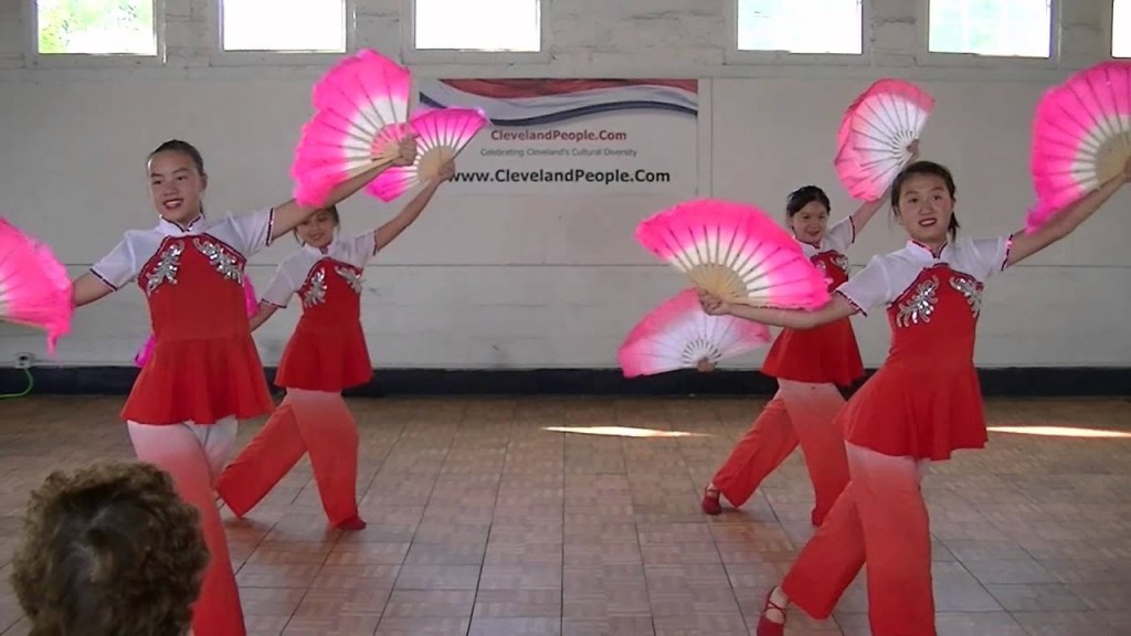 Traditional Chinese Fan Dance